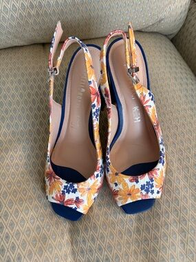 Floral Slingback Peep-Toe Heels in Yellow & Navy by